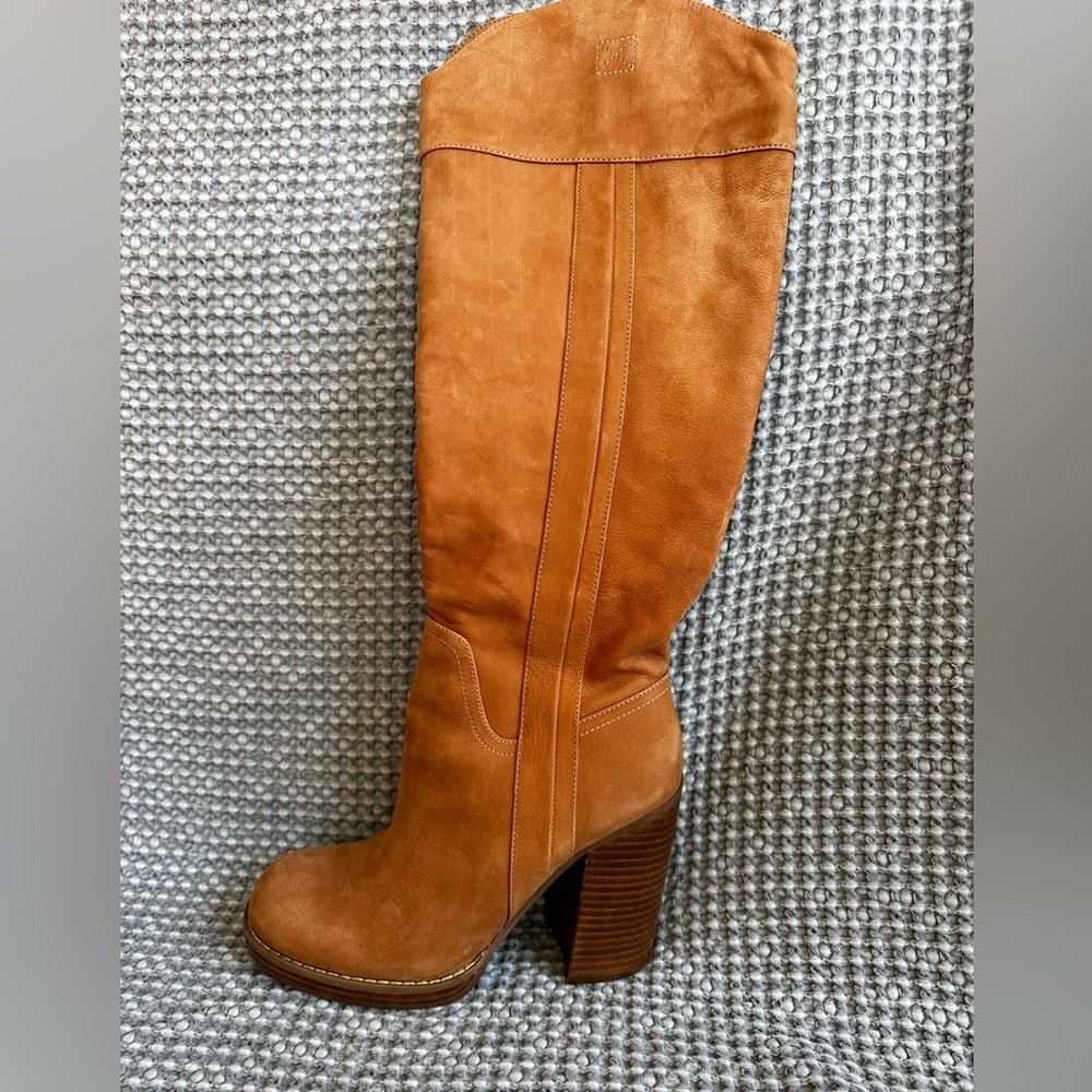 Jennifer Lopez knee high boots